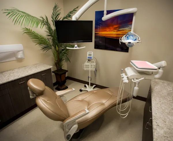 Smile after porcelain veneers — six teeth, two visits